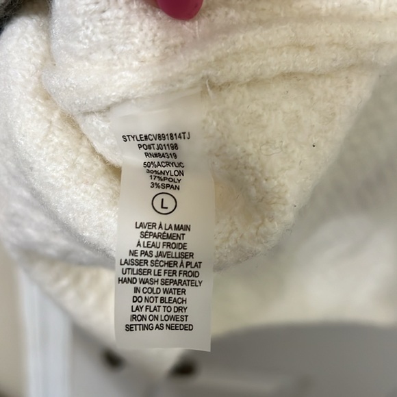 Cyrus Gray and Cream Oversized Colorblock Turtleneck Sweater Size Large - Picture 6 of 6